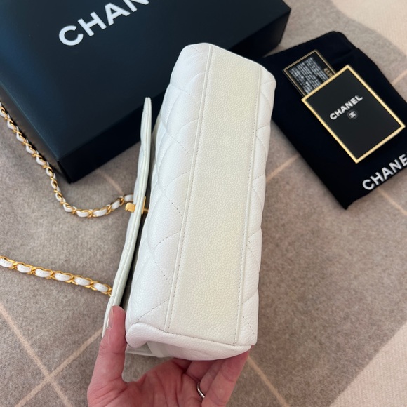 Chanel Caviar Jumbo Square with 24k Gold Hardware - Picture 5 of 13